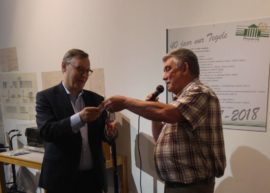 2019-04-20 Wethouder Frans Schatorjé ontvangt laatste sleutel van Martinushof