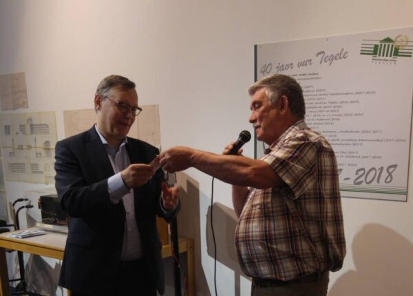 2019-04-20 Wethouder Frans Schatorjé ontvangt laatste sleutel van Martinushof