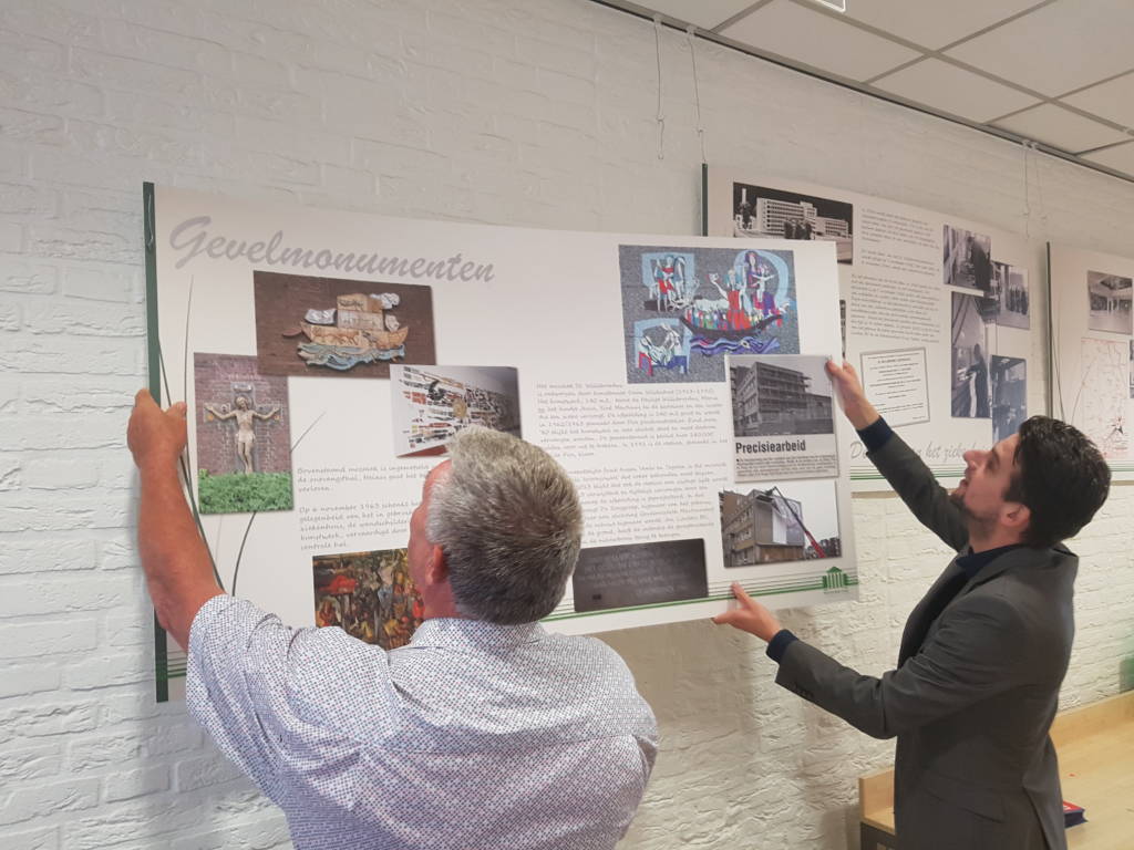 2019-09-06 Ophangen panelen Martinushof bij Jan Linders door Jos Wolbertus en Geert Blommers 04