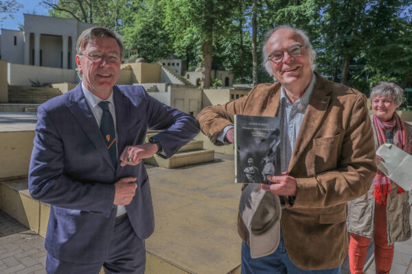2021-05-30 Boekpresentatie Passiespel boek in theater De Doolhof – foto Adriaan de Roode 022