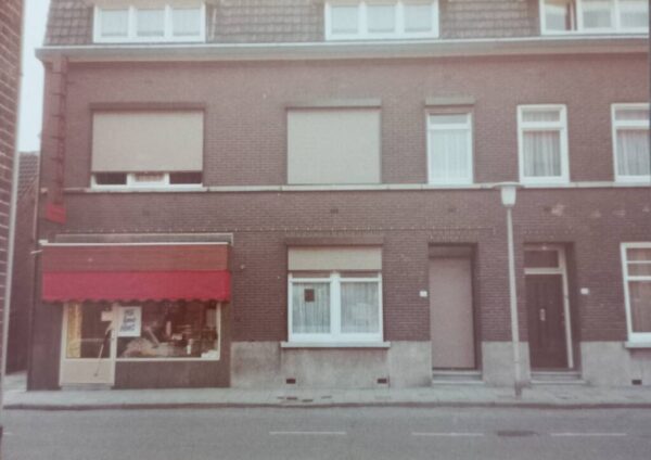 Spoorstraat – Slagerij Leenen kleur – foto Paula via Hans Weijs
