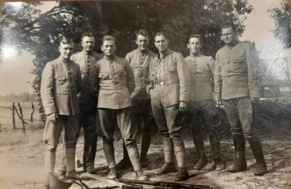 Midden Wim Doesborgh, rechts Herman Bartels, links Pauw Teeuwen (collectie familie Doesborgh)