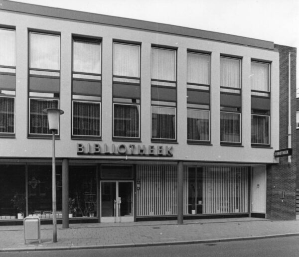 1988-06 Gasthuisstraat bibliotheek bron GAV 36_3169